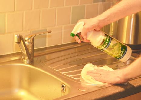 Cleaning kitchen surfaces2